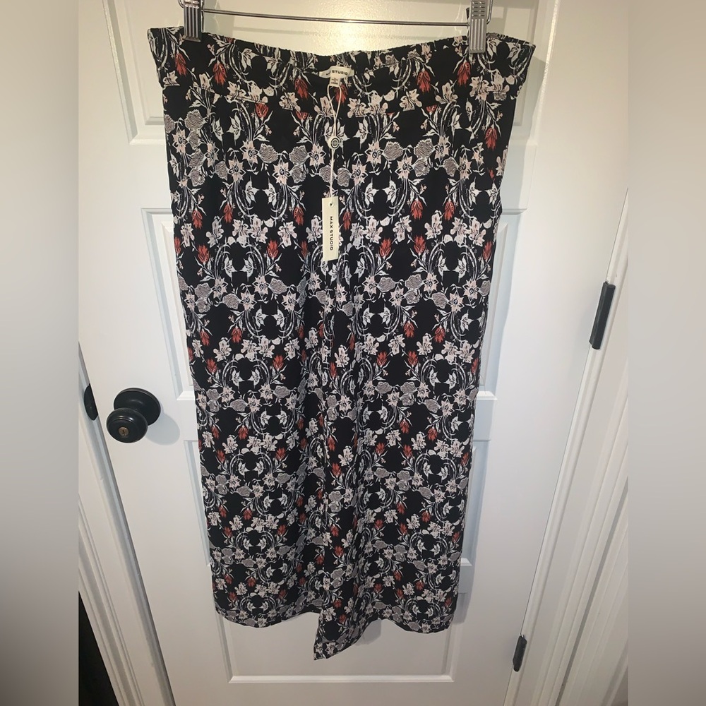 Max Studio Floral Black and White crop pants